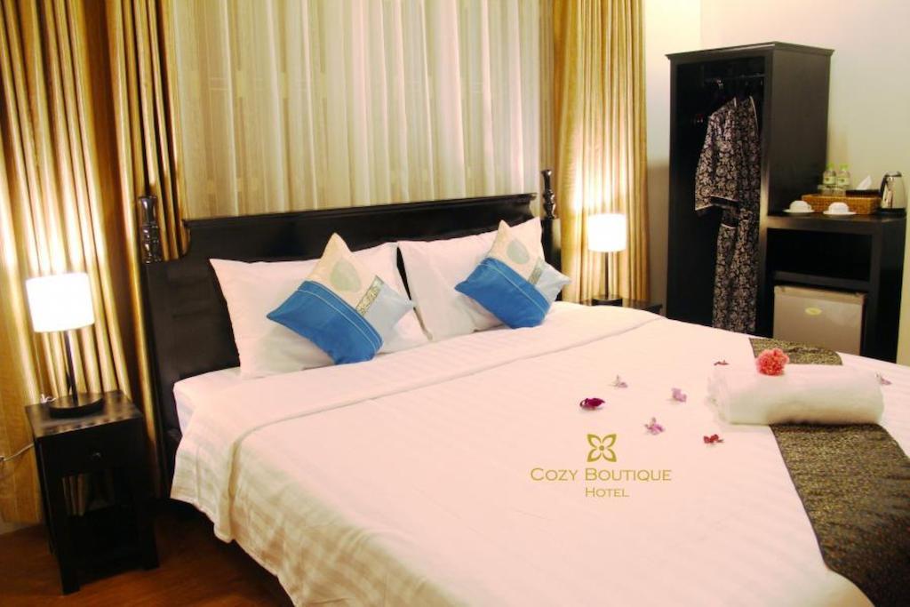 Cozy Boutique Hotel Пномпень Экстерьер фото